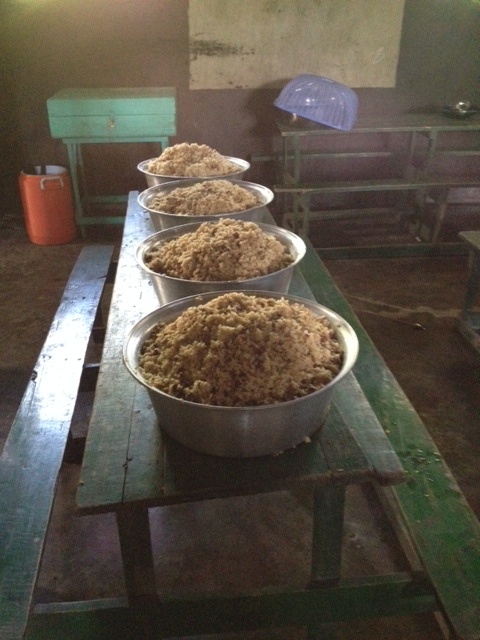 This is a mountain of rice to make every day!