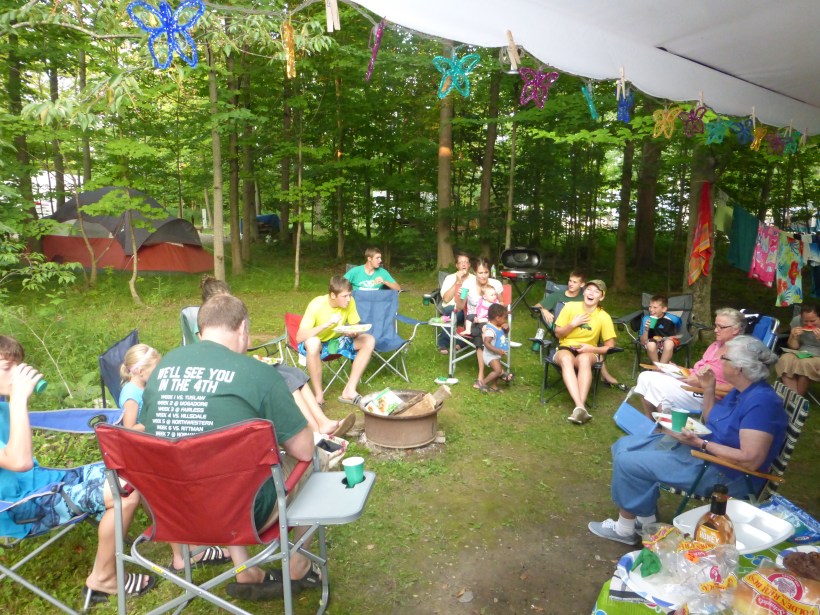 Friends sharing a meal that they brought and made on one of the days it actually didn't rain!