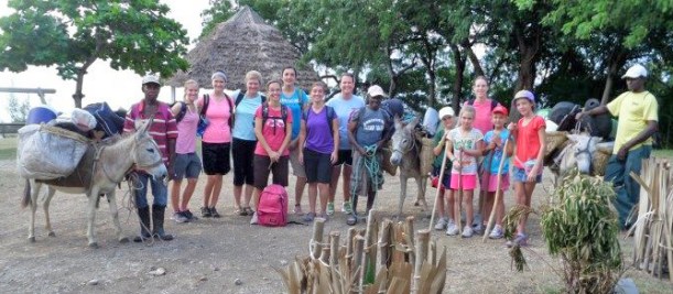 Here is the whole group ready to hit the trail!